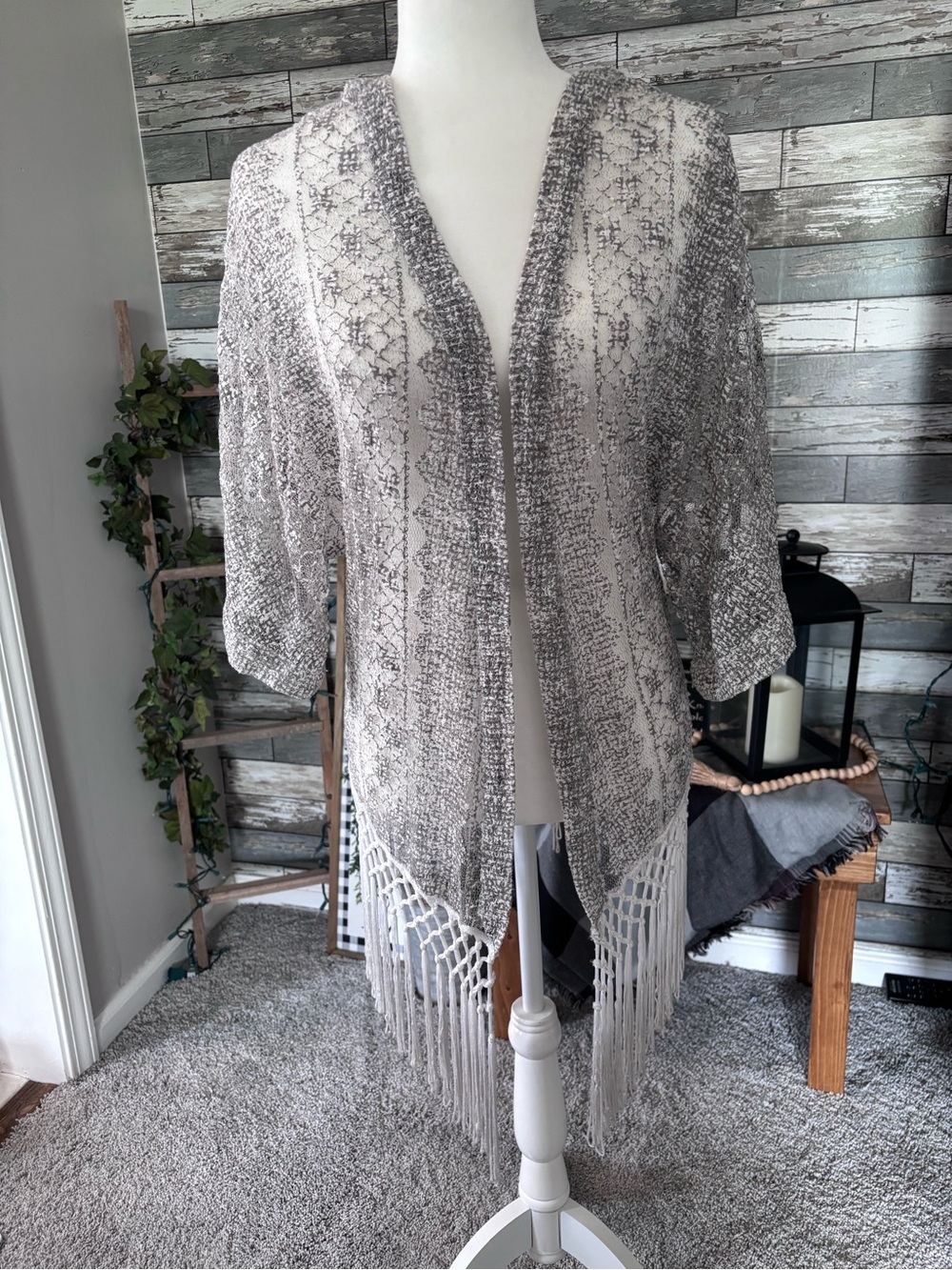 Hollister Boho Fringe Open Knit Lace Kimono Cardigan Women’s M/L